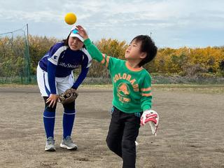 カラフルタウン岐阜との連携講座「One DaY Sports Challenge!（ソフトボール体験教室）」開催報告［2022.11.26(土)］