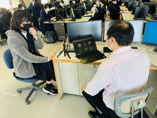 本学経済情報学部と岐阜各務野高等学校（情報科）による高大連携事業を実施