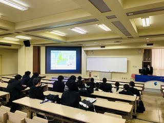 本学経済情報学部と岐阜各務野高等学校（情報科）による高大連携事業を実施