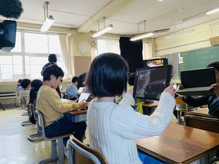 岐阜市立小学校1年生児童を対象としたタブレット端末貸与式「GIGAびらき」に本学教員・学生が参加しました