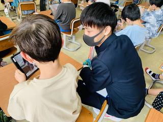 岐阜市立小学校1年生児童を対象としたタブレット端末貸与式「GIGAびらき」に本学教員・学生が参加しました