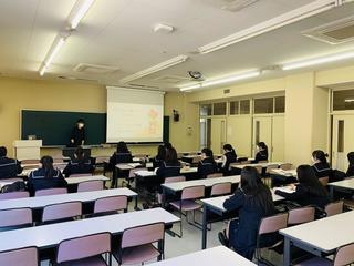 本学短期大学部と岐阜各務野高等学校（福祉科）による高大連携事業（一日大学体験）を実施