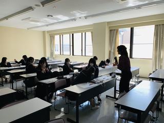 本学短期大学部と岐阜各務野高等学校（福祉科）による高大連携事業（一日大学体験）を実施